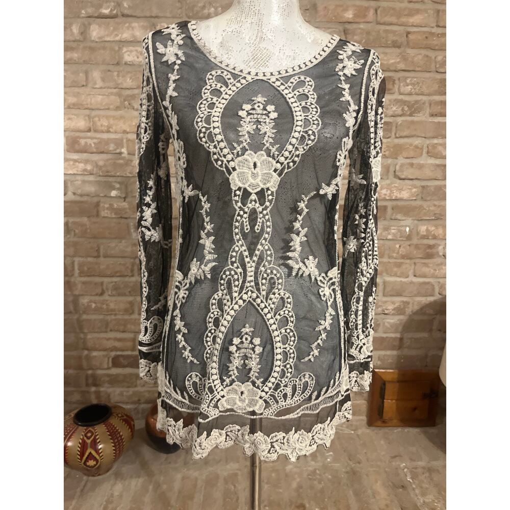 Gorgeous Timing Lace Mesh  Boho Blouse Black White Floral Sheer Coquette Sz M